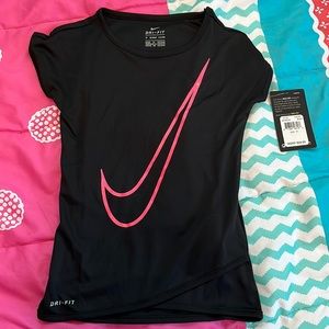 Size 3T Nike shirt NWT